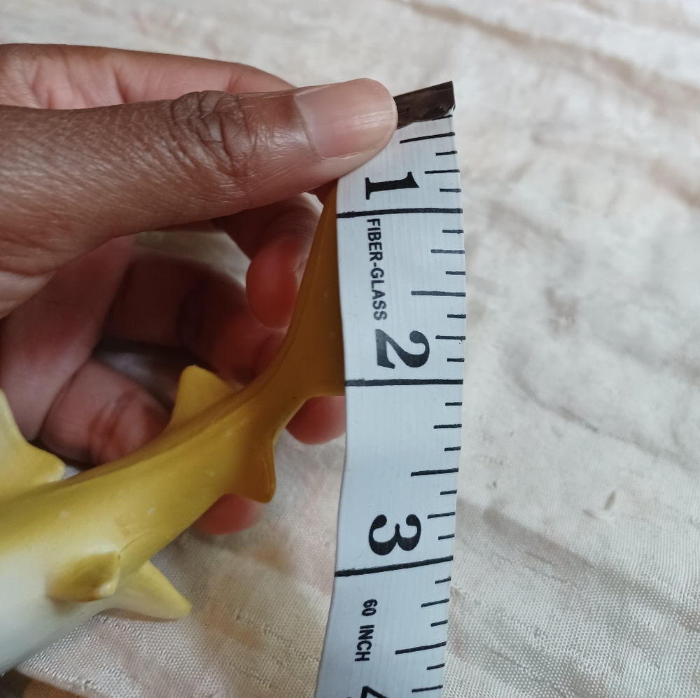 Lemon Shark, Very Nice Plastic Replica 6-inch replacement toy - Picture 12 of 12